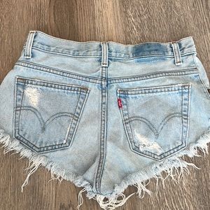 VINTAGE LEVI DENIM SHORTS
